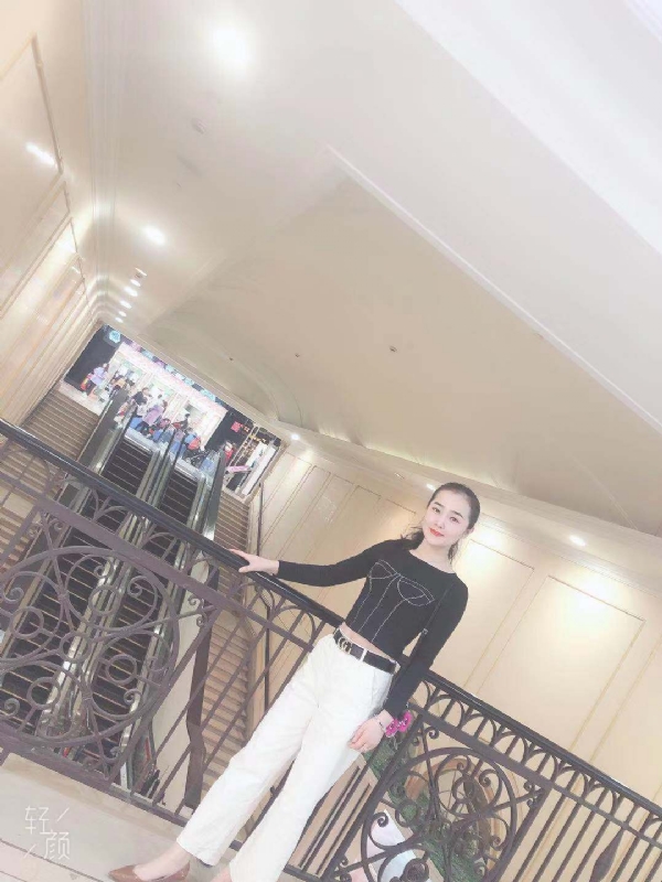 时光浅夏的第四张照片--阜阳相亲服务中心