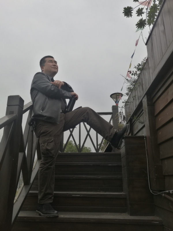 孤单背影的第一张照片--阜阳相亲服务中心