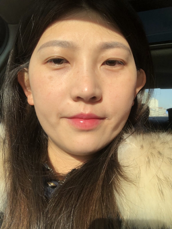 轻闭双眼的第一张照片--阜阳相亲服务中心