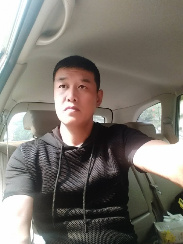 深爱的疯子的第一张照片--阜阳相亲服务中心