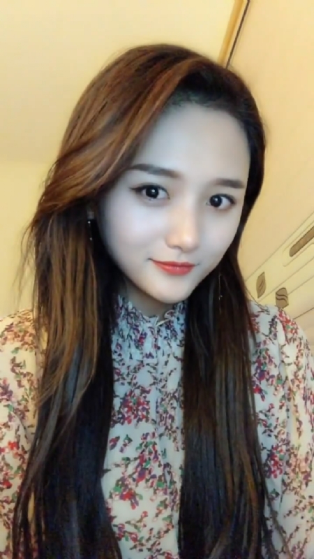 淡然一笑的第一张照片--阜阳相亲服务中心