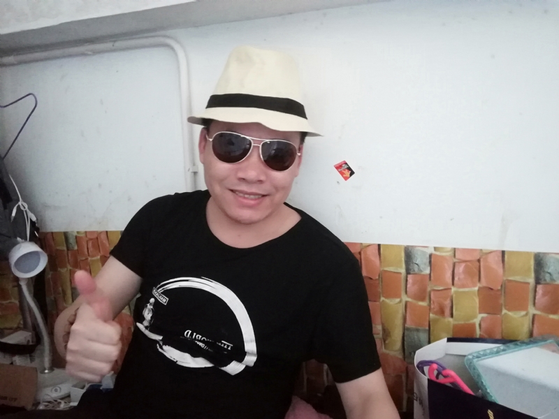 艰难爱情的第一张照片--阜阳相亲服务中心