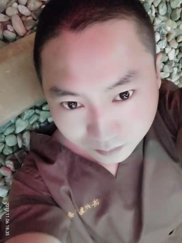 红枫叶的第一张照片--阜阳相亲服务中心