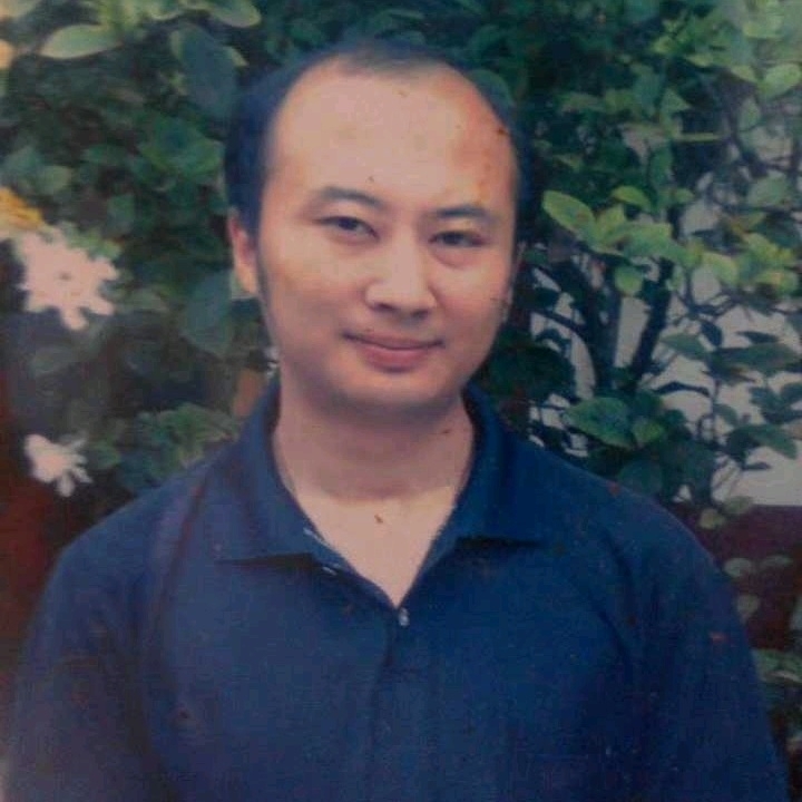 石峰里的生命的第一张照片--阜阳相亲服务中心