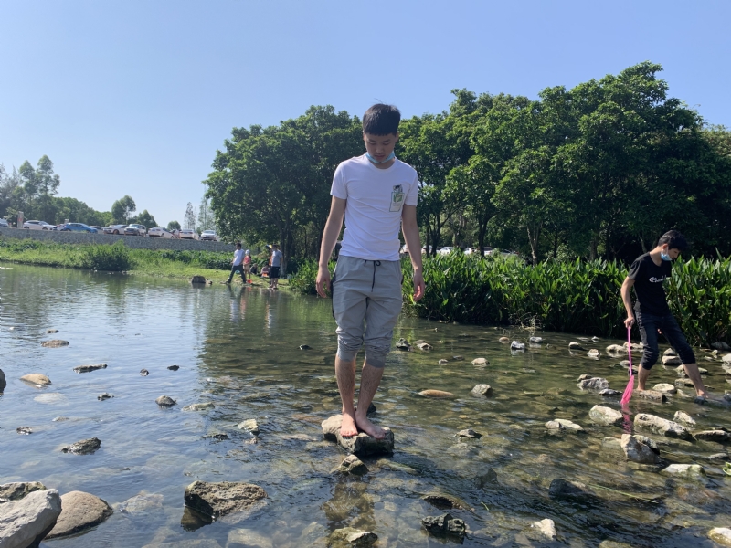 放假吃鸡的第一张照片--阜阳相亲服务中心