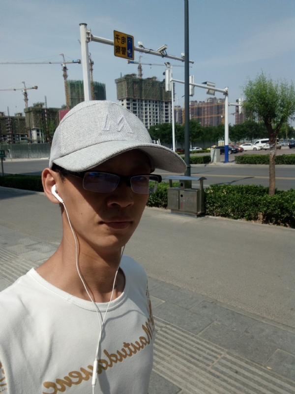 挥一挥手什么都没有的第一张照片--阜阳相亲服务中心