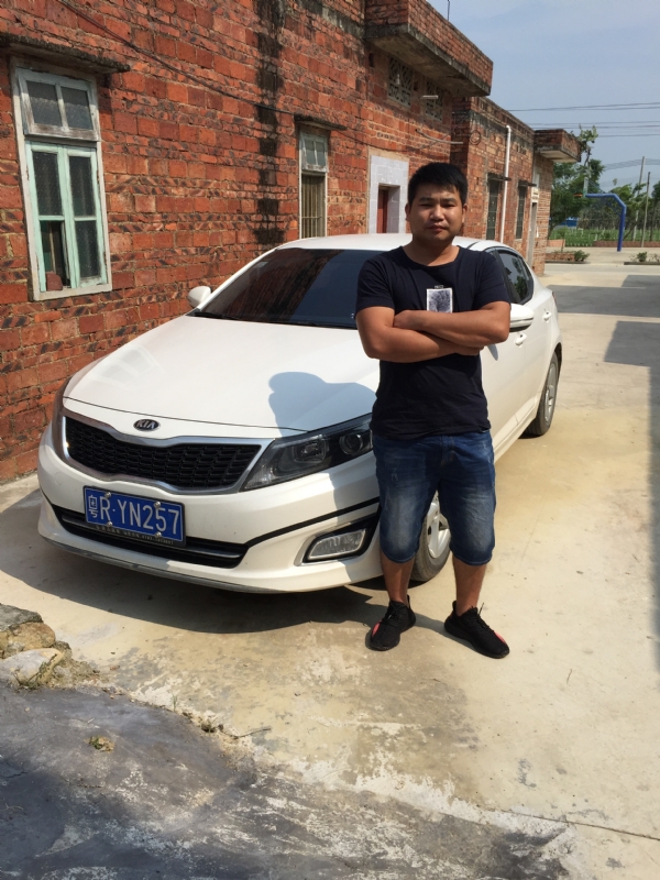 独坐街头的第三张照片--阜阳相亲服务中心