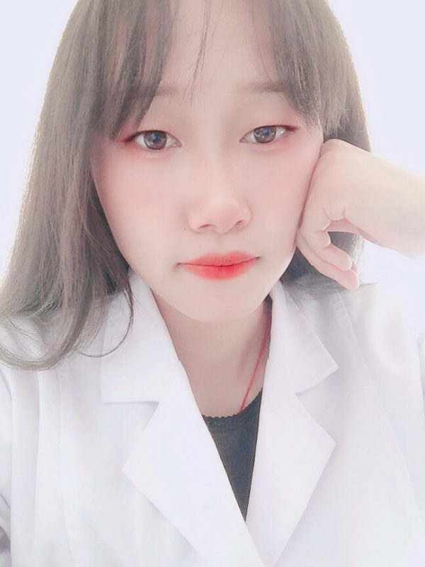 白婚纱的第一张照片--阜阳相亲服务中心