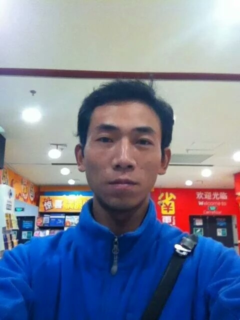 青草地溪水边的第一张照片--阜阳相亲服务中心