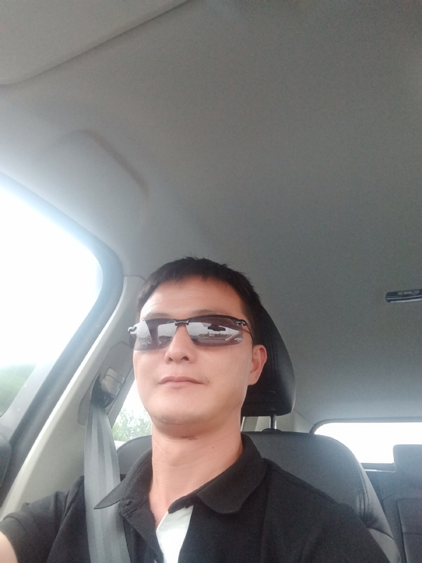 孤独的男人的第二张照片--阜阳相亲服务中心