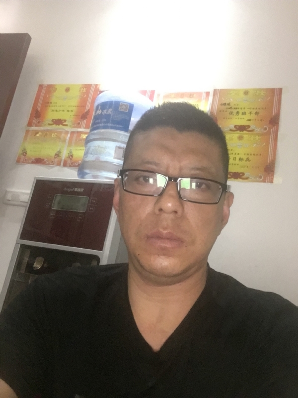 牵手的第二张照片--阜阳相亲服务中心