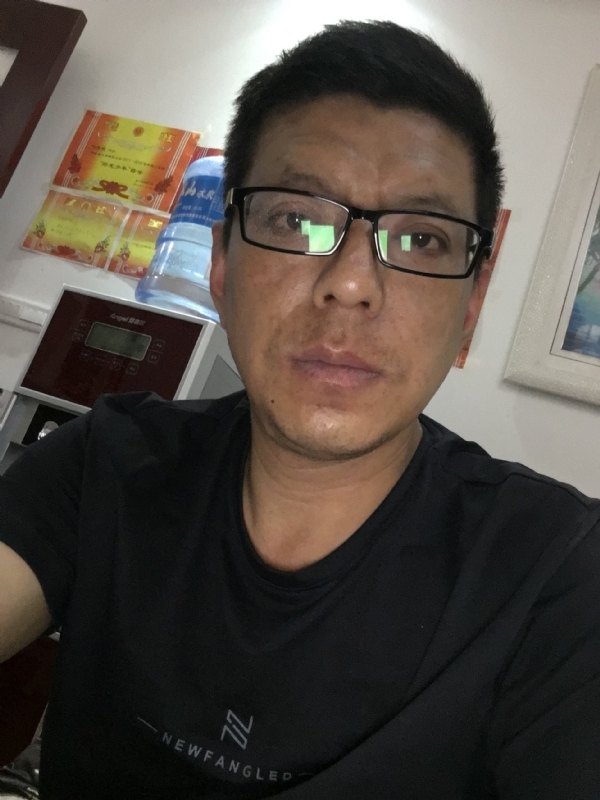 牵手的第三张照片--阜阳相亲服务中心