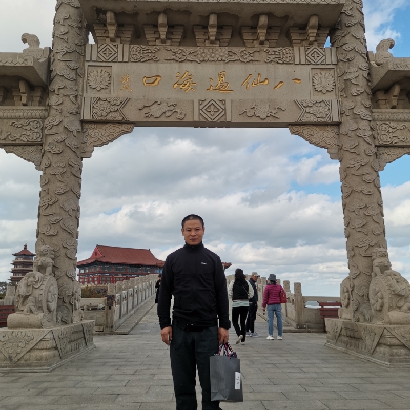 向日葵的微笑的第一张照片--阜阳相亲服务中心