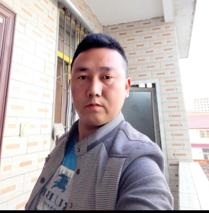 帅帅的大叔的第一张照片--阜阳相亲服务中心