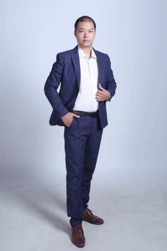 努力的青年的第一张照片--阜阳相亲服务中心