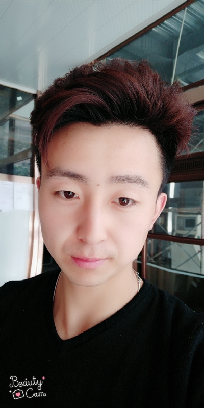 拼命微笑的第三张照片--阜阳相亲服务中心