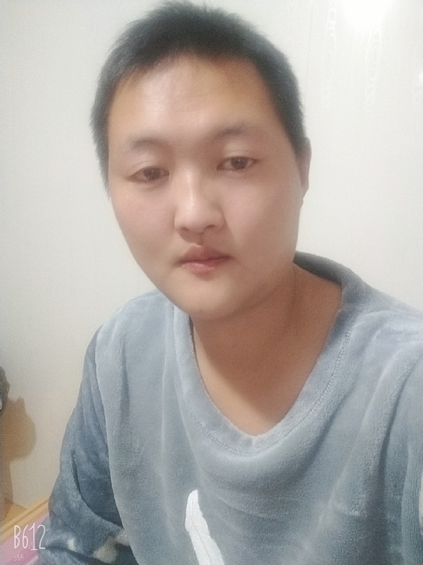 烟圈里透着伤的第一张照片--阜阳相亲服务中心