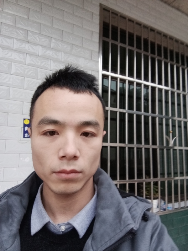 笑得那么开心的第一张照片--阜阳相亲服务中心