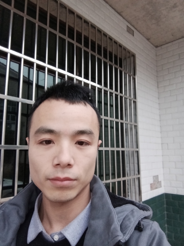 笑得那么开心的第三张照片--阜阳相亲服务中心