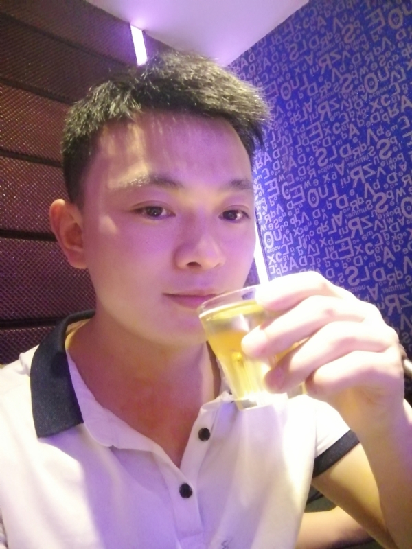 幸福的拥抱的第一张照片--阜阳相亲服务中心