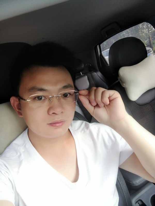 幸福的拥抱的第二张照片--阜阳相亲服务中心