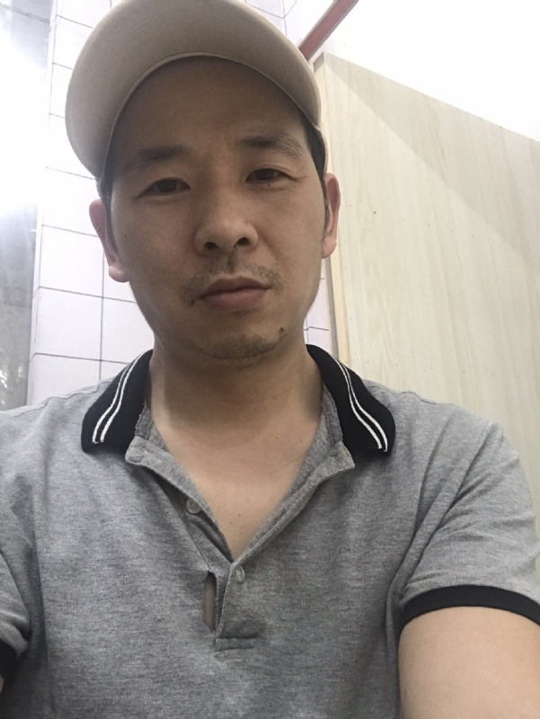 老何的第一张照片--阜阳相亲服务中心