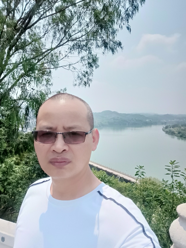 随缘随性的第一张照片--阜阳相亲服务中心