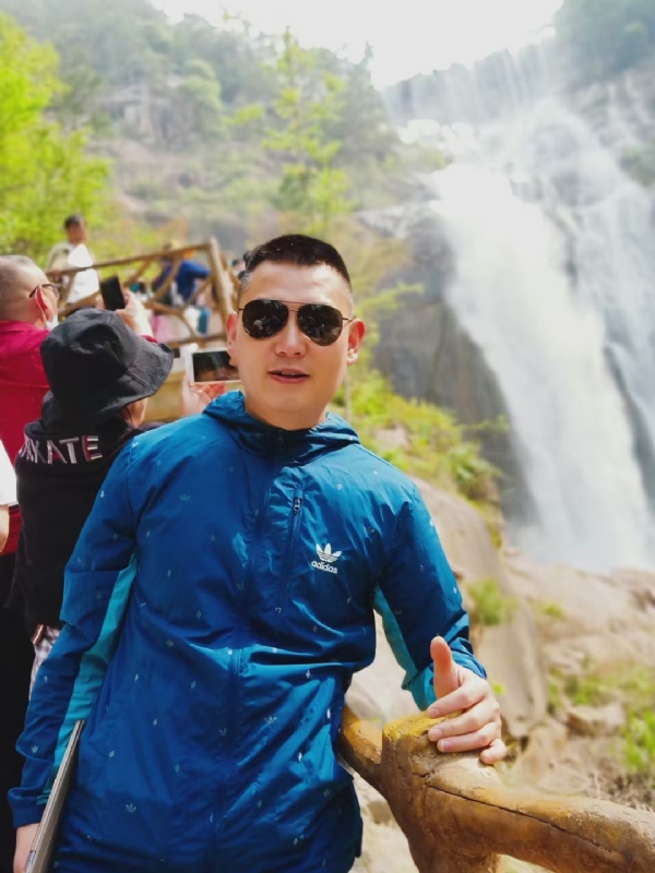 钟爱一生的第一张照片--阜阳相亲服务中心