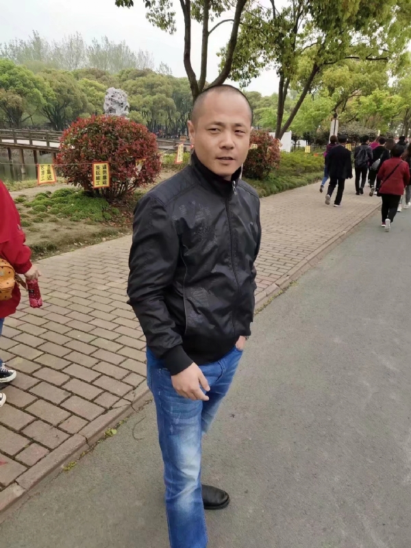 傻子的第一张照片--阜阳相亲服务中心