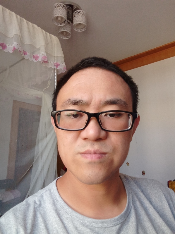 小涨常鸿的第一张照片--阜阳相亲服务中心