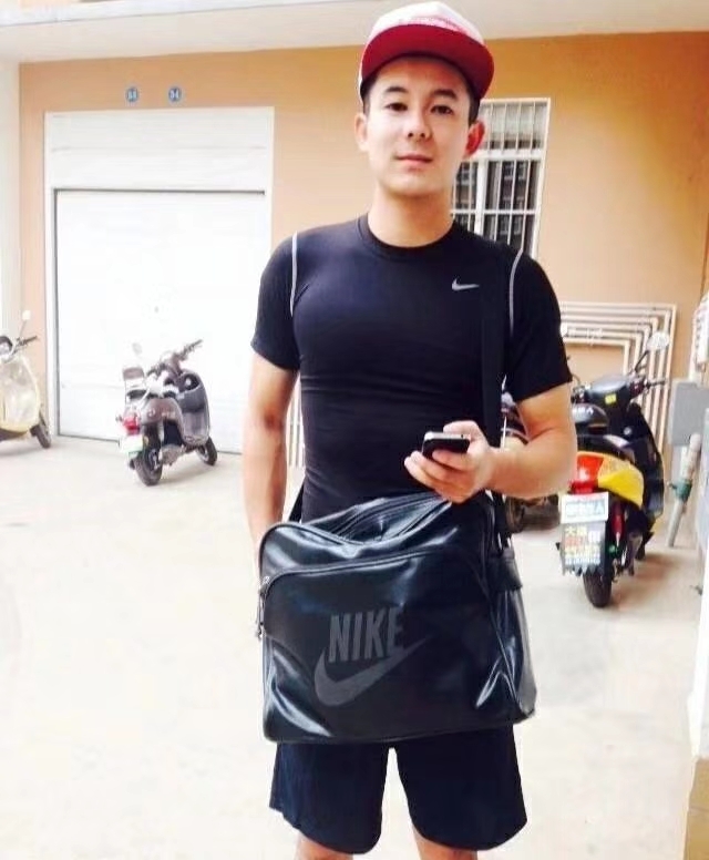 花花是只狗的第一张照片--阜阳相亲服务中心