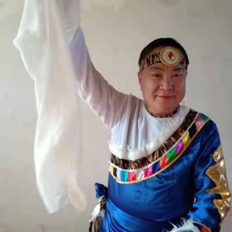 走在冷风中的第一张照片--阜阳相亲服务中心