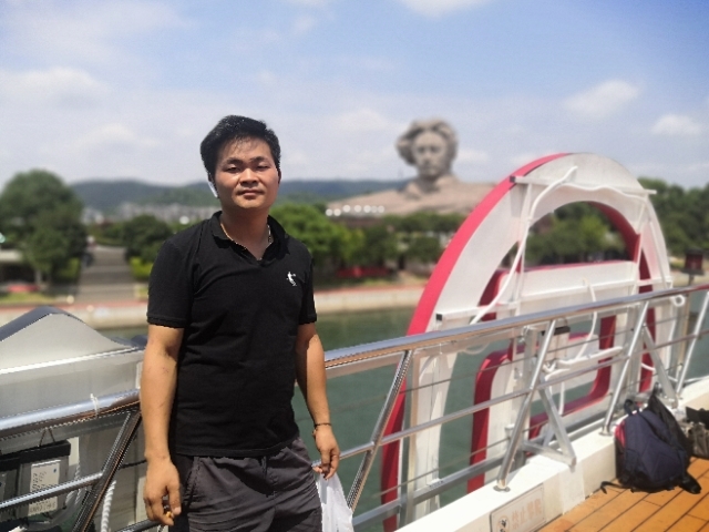 龙的传人的第一张照片--阜阳相亲服务中心