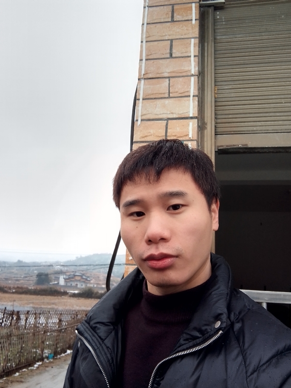 银色的羽翼的第一张照片--阜阳相亲服务中心