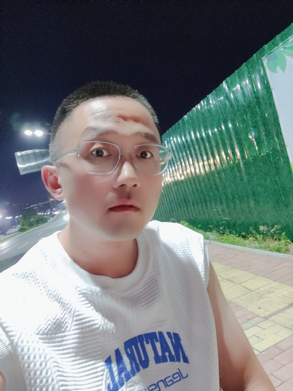 清风烈酒的第一张照片--阜阳相亲服务中心