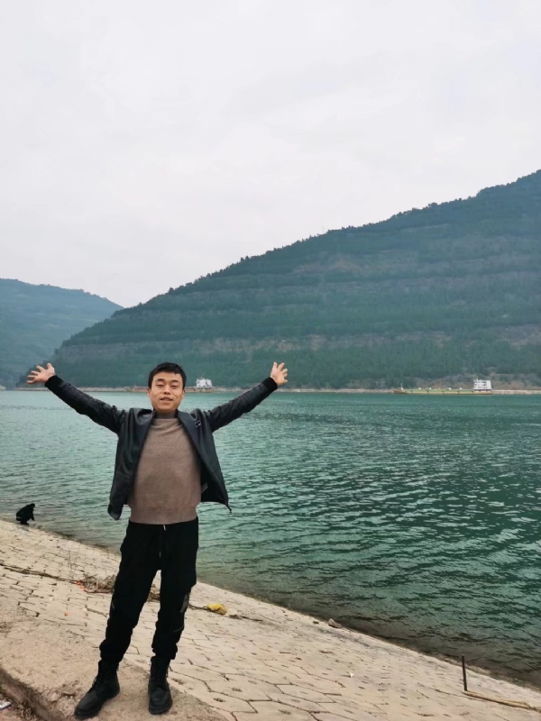 寂寞的风的第一张照片--阜阳相亲服务中心