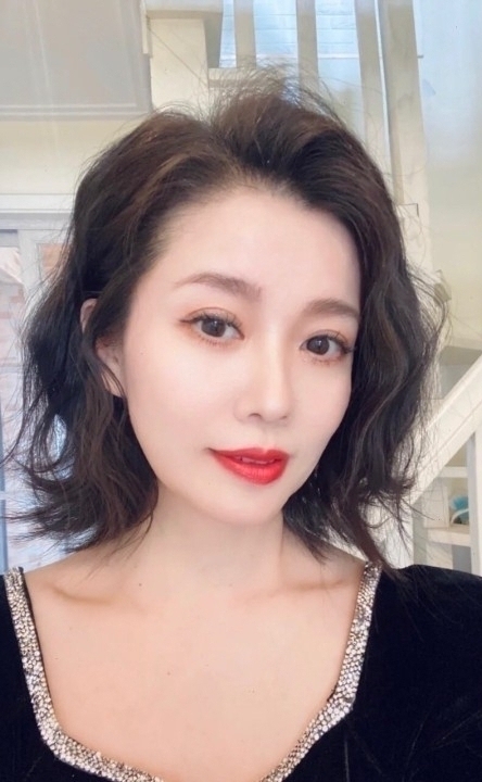 束負的第一张照片--阜阳相亲服务中心