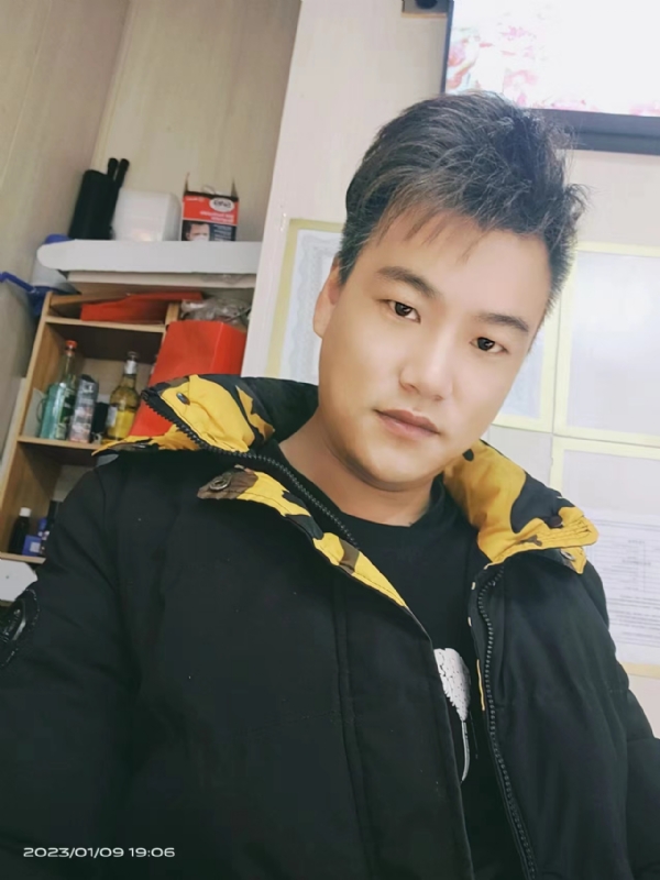 孤酒枕愁眼眠的第一张照片--阜阳相亲服务中心