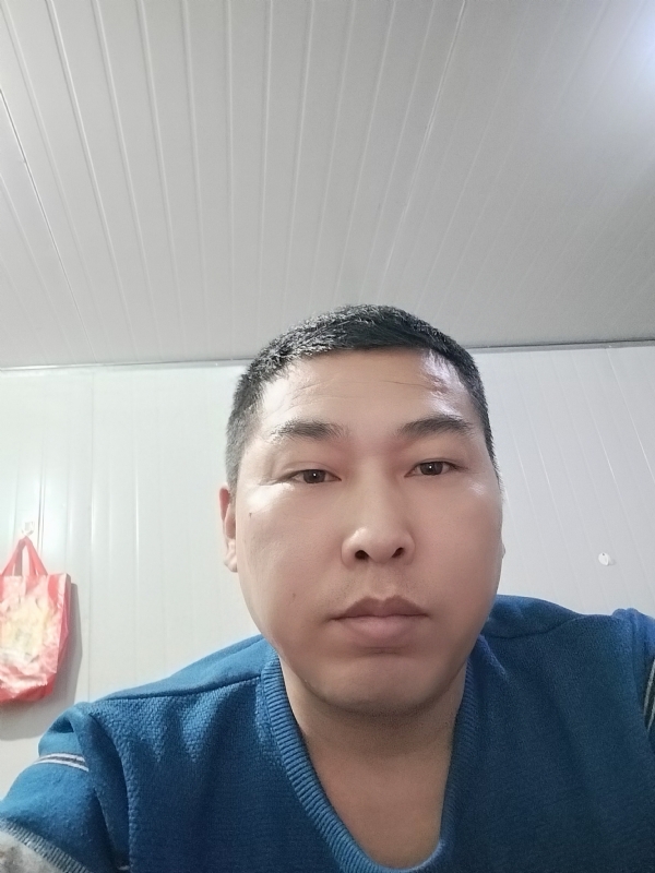 开着拖拉机去兜风的第一张照片--阜阳相亲服务中心