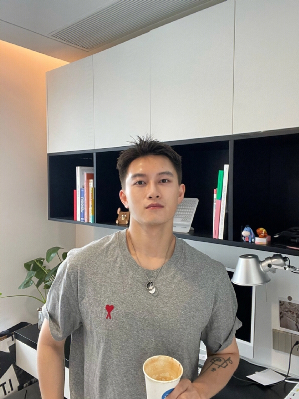 月光之下的第二张照片--阜阳相亲服务中心