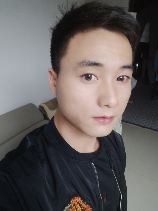 何凡的第三张照片--阜阳相亲服务中心