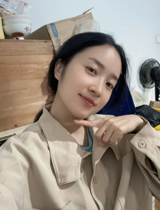 多喝热水的第二张照片--阜阳相亲服务中心