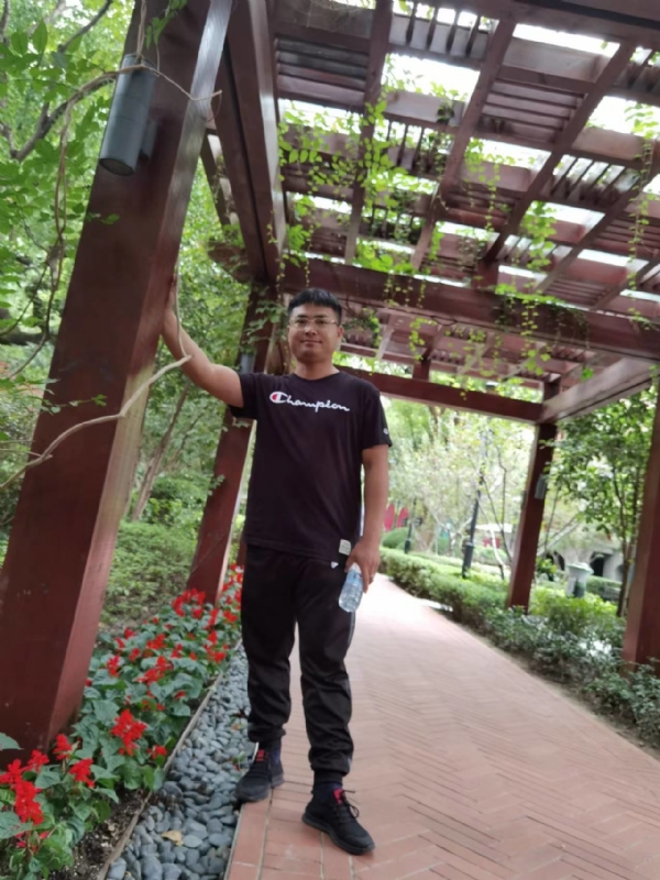 会飞的鱼的第一张照片--阜阳相亲服务中心