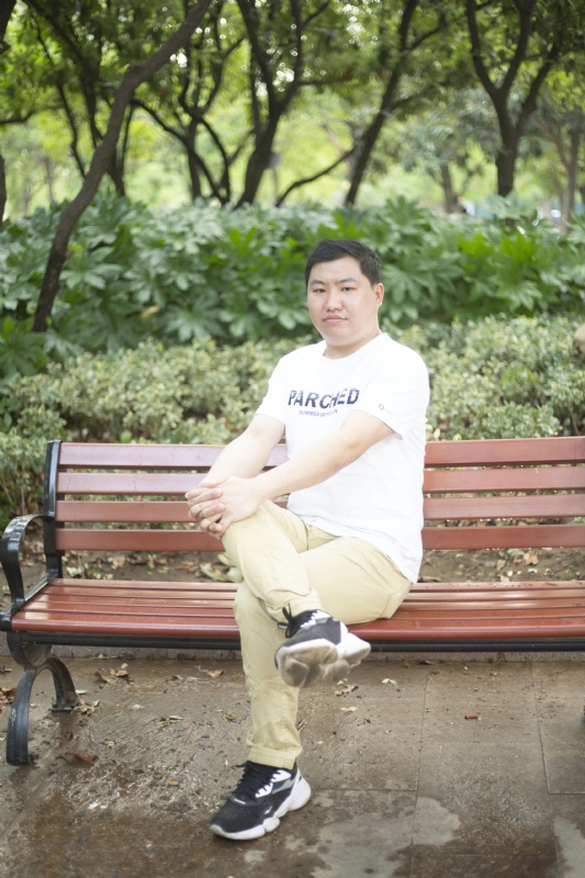 抱着鱼睡觉的猫的第一张照片--阜阳相亲服务中心