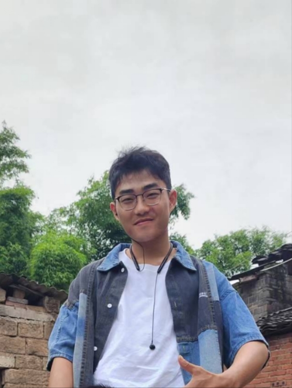 越努力越幸运的第一张照片--阜阳相亲服务中心