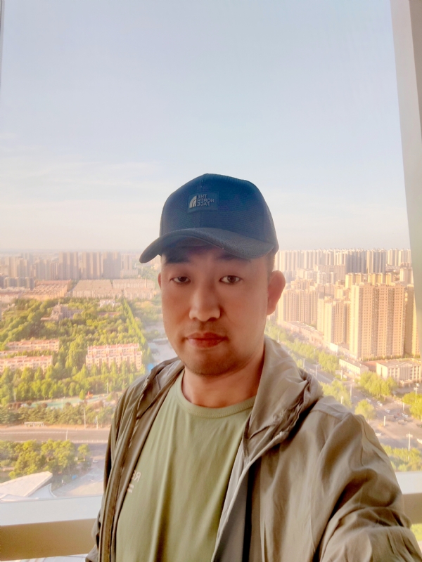 勇攀高峰的第一张照片--阜阳相亲服务中心