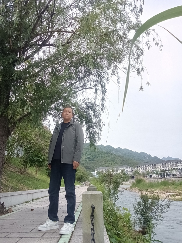 飞雪飘零的第一张照片--阜阳相亲服务中心