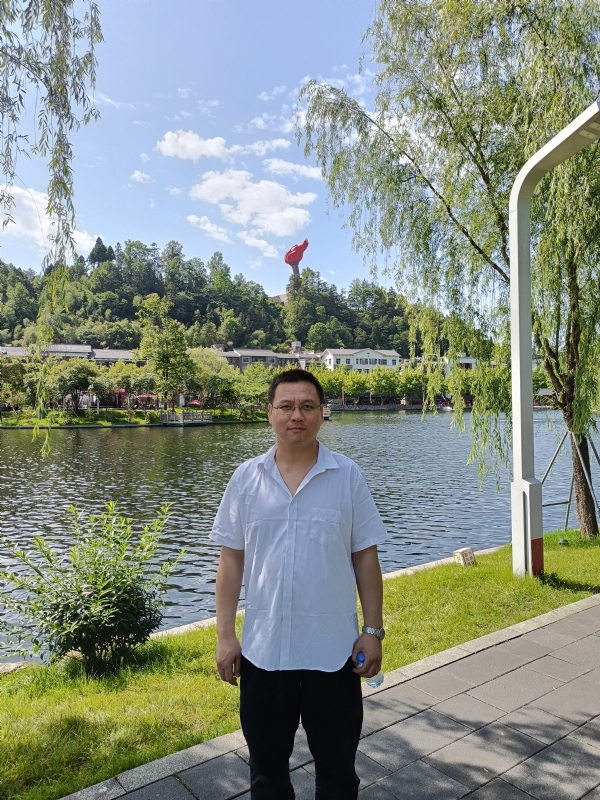 风雨相伴的第一张照片--阜阳相亲服务中心