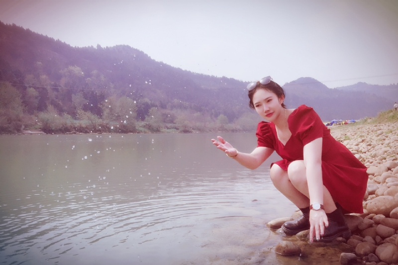 守候阳光的第一张照片--阜阳相亲服务中心