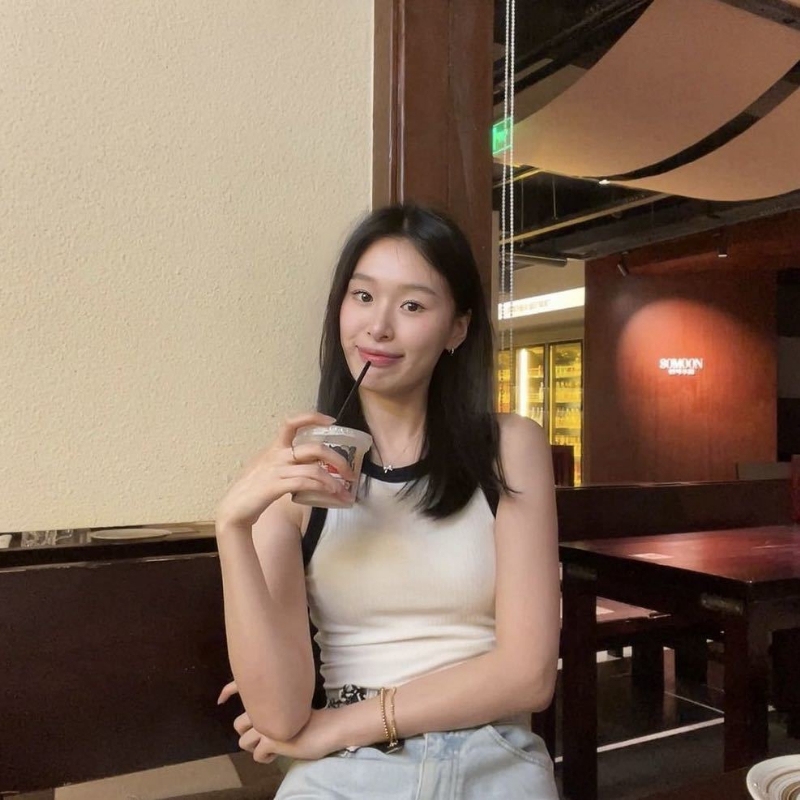 羽毛的第一张照片--阜阳相亲服务中心